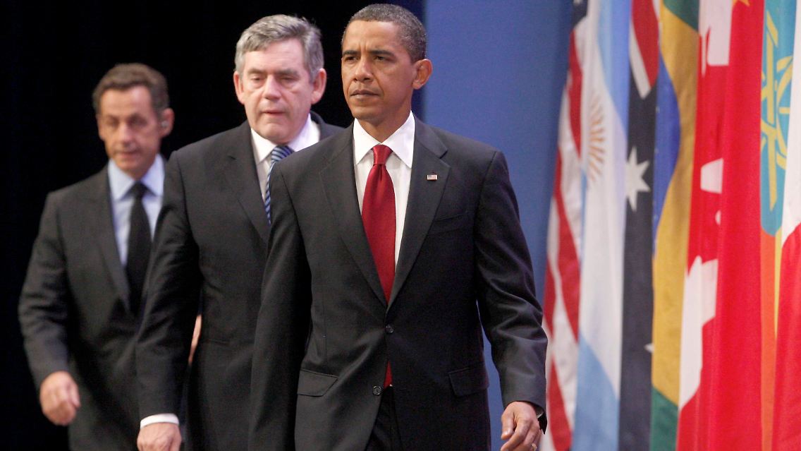 US-Präsident Obama bezieht zusammen mit Frankreichs Präsident Sarkozy (links) und Großbritanniens Premier Brown Stellung.