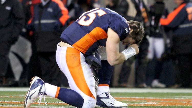 Tim Tebow beim "Tebowing". Die Pose hat einen globalen Kult ausgelöst.