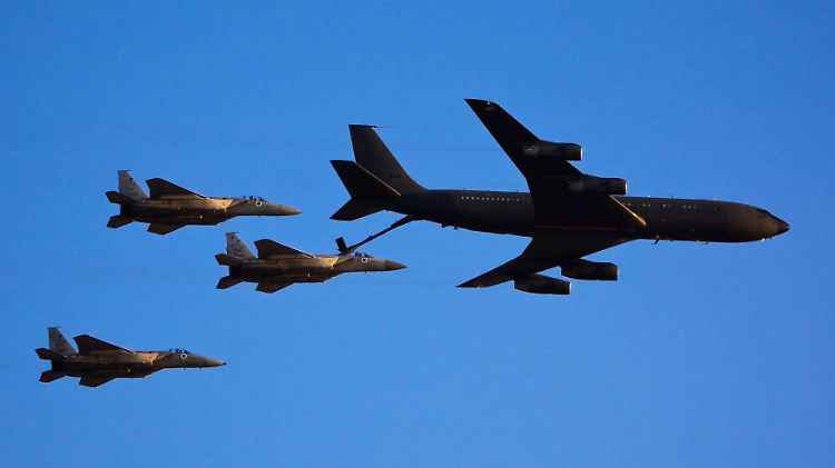 Luftbetankung als Voraussetzung für einen Angriff aus großer Distanz: Kampfjets vom Typ F-15i der israelischen Luftwaffe.