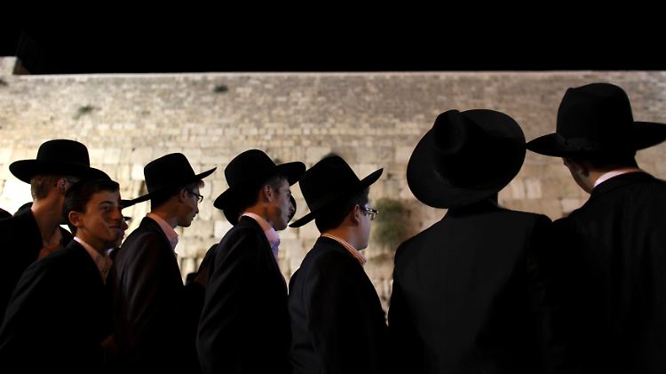 Orthodoxe Juden an der Klagemauer.