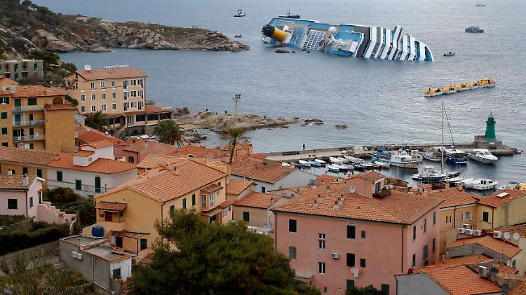 In dem Wrack der "Costa Concordia" könnten noch immer Menschen eingeschlossen sein.