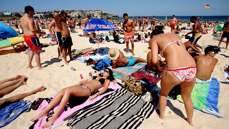 Sonnenhungrige am Bondi Beach in Sydney.