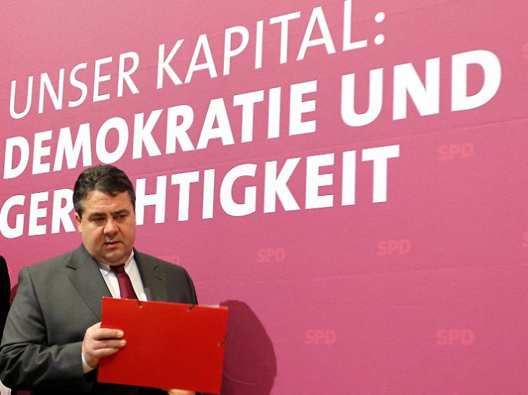 Gabriel ist unbeliebt: Sogar unter SPD-Wählern würden 42 Prozent Merkel als Kanzlerin vorziehen.