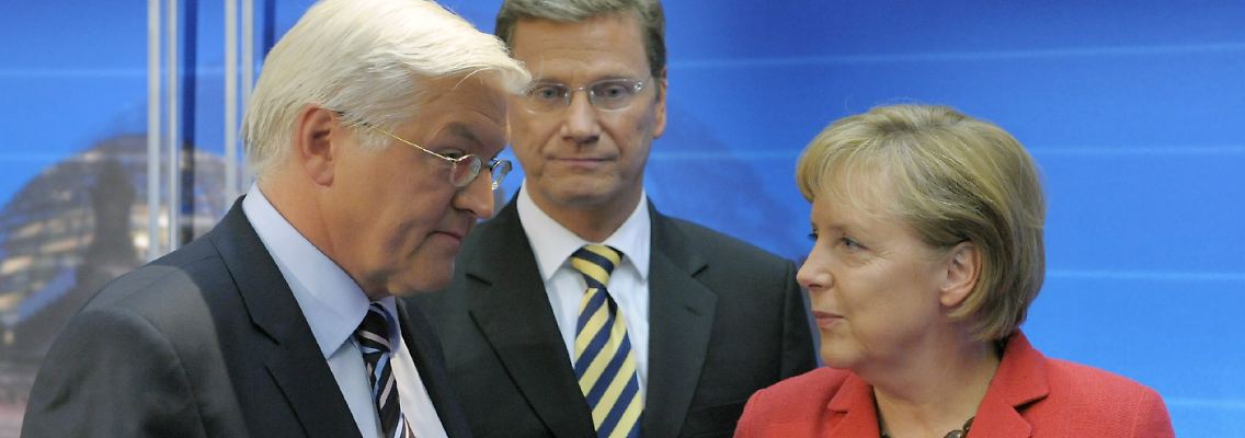 Alte und neue Partner: SPD-Kanzlerkandidat Steinmeier (links) mit FDP-Chef Westerwelle und Bundeskanzlerin Merkel.