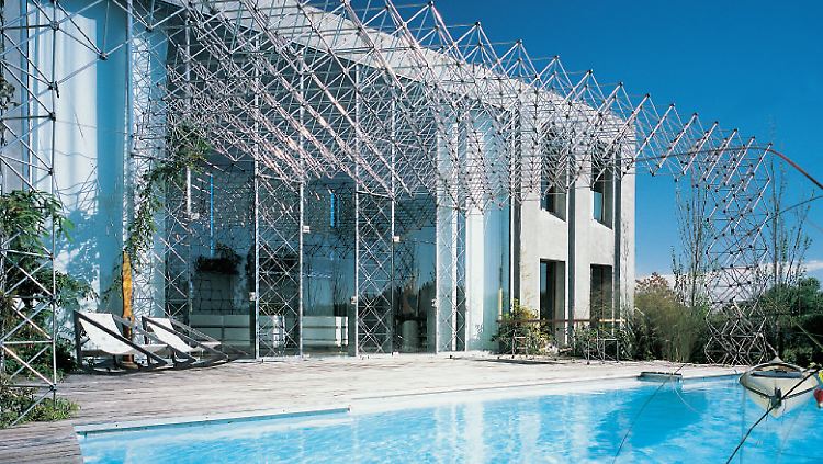 Simple Baukonstruktion: Das komplett zusammengesteckte Haus in einem Vorort von Buenos.