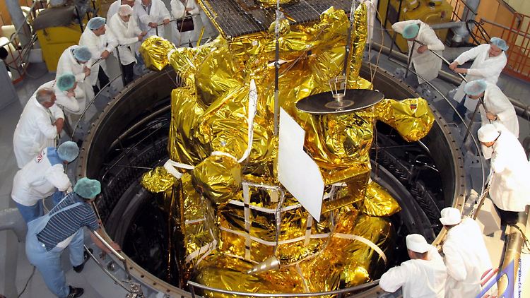 Russische Forscher bei der Arbeit an der "Phobos-Grunt"