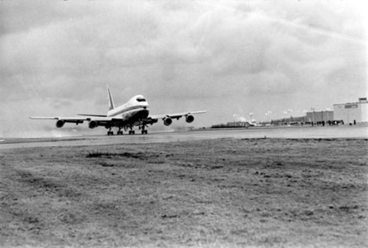 Am 9. Februar 1969 war es soweit: Auf dem US-Militärflughafen Paine bei Everett (Washington) hob die erste Boeing 747 ab.
