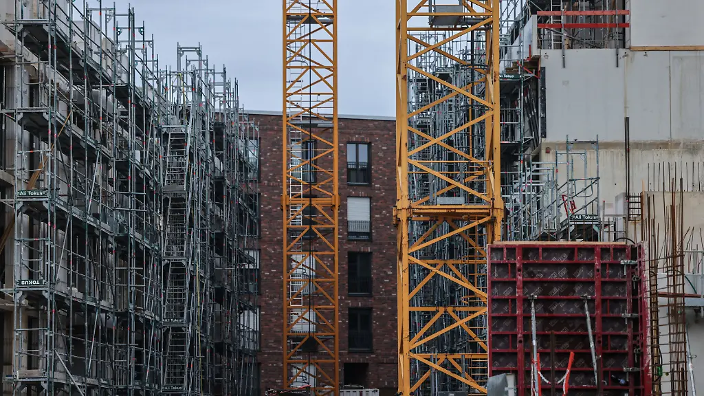 77a02a4bd9f6156e3b7d9afe717a5d46