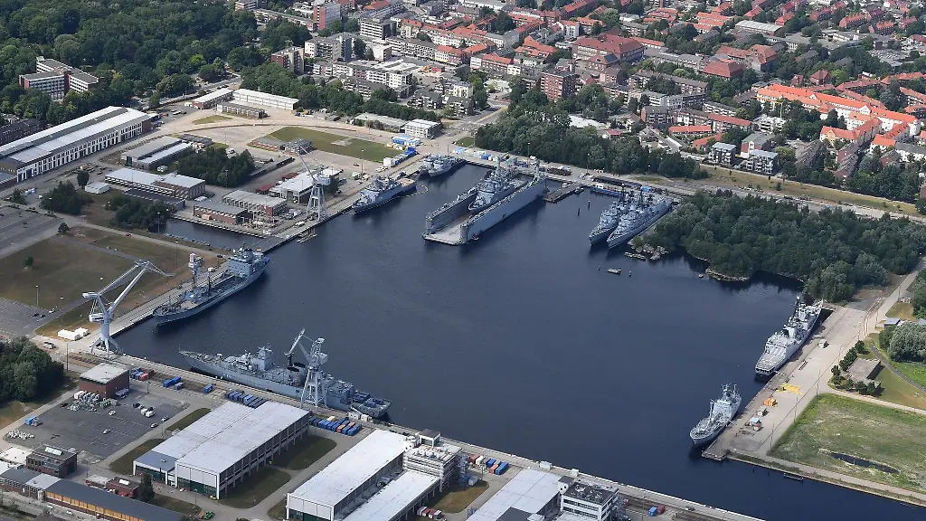 Das-Marinearsenal-in-Wilhelmshaven-war-nach-Angaben-der-Polizei-im-Visier-von-Drohnenpiloten
