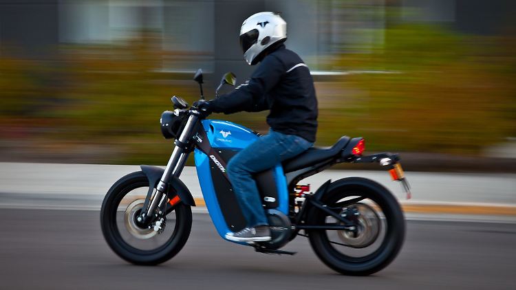 Braucht keinen Auspuff: Die 13 kW/18 PS starke Brammo Enertia fährt rein elektrisch.