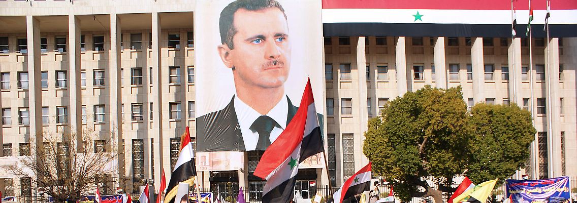 Bilder von solchen Pro-Assad-Demonstrationen wie hier in Damaskus sind Teil der Strategie des Regimes, die Opposition als Aufrührer hinzustellen.