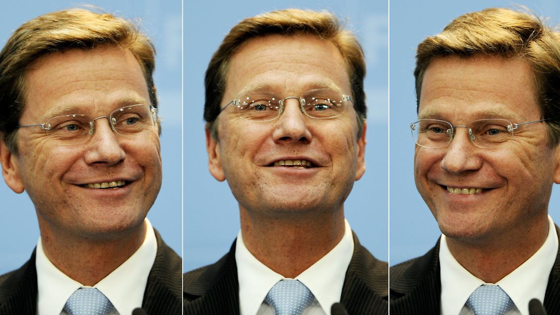 Strahlender Sieger: Westerwelle kann eine starke FDP in die Regierung führen - und stellt entsprechende Forderungen.