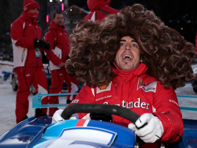 Fernando Alonso trägt bisweilen überraschende Perücken und äußert ebensolche Ansichten.