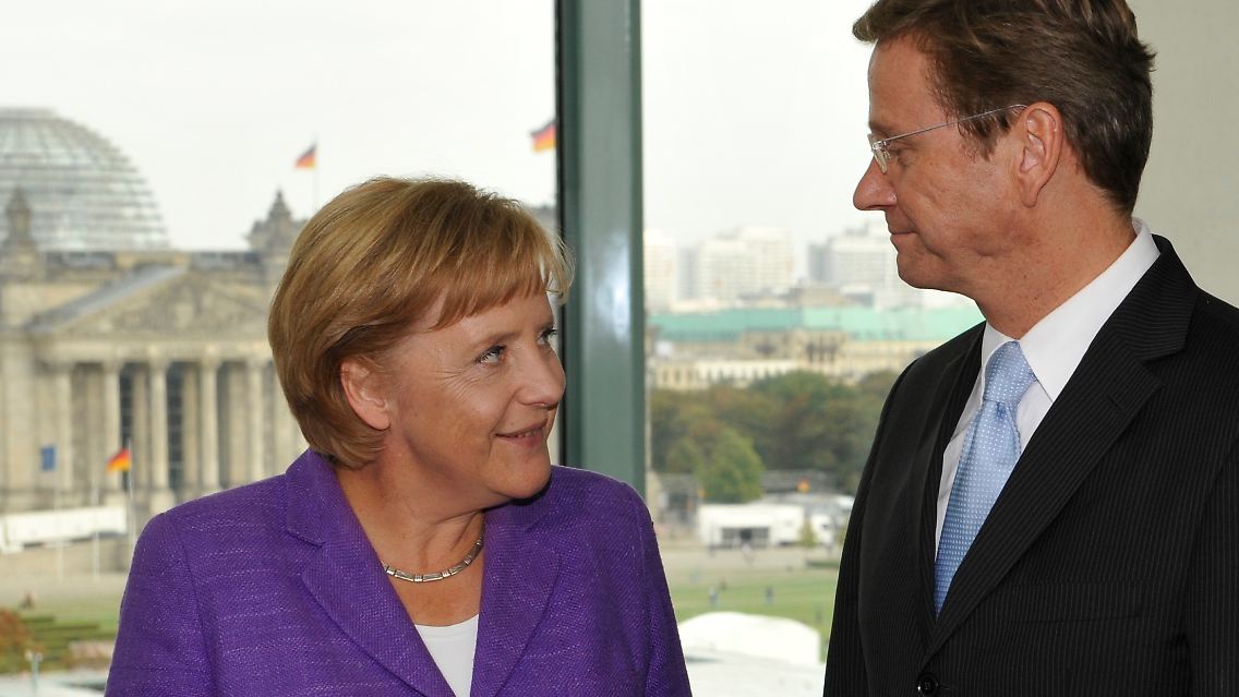 Erste Sondierungen: Merkel und Westerwelle im Bundeskanzleramt.