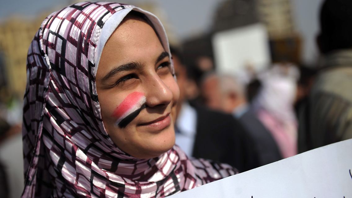 tahrir frau.jpg