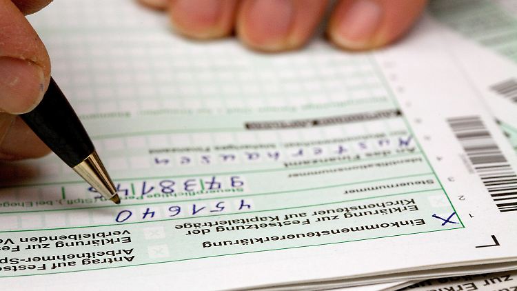 Für die Einkommensteuererklärung müssen viele Formulare ausgefüllt werden. 