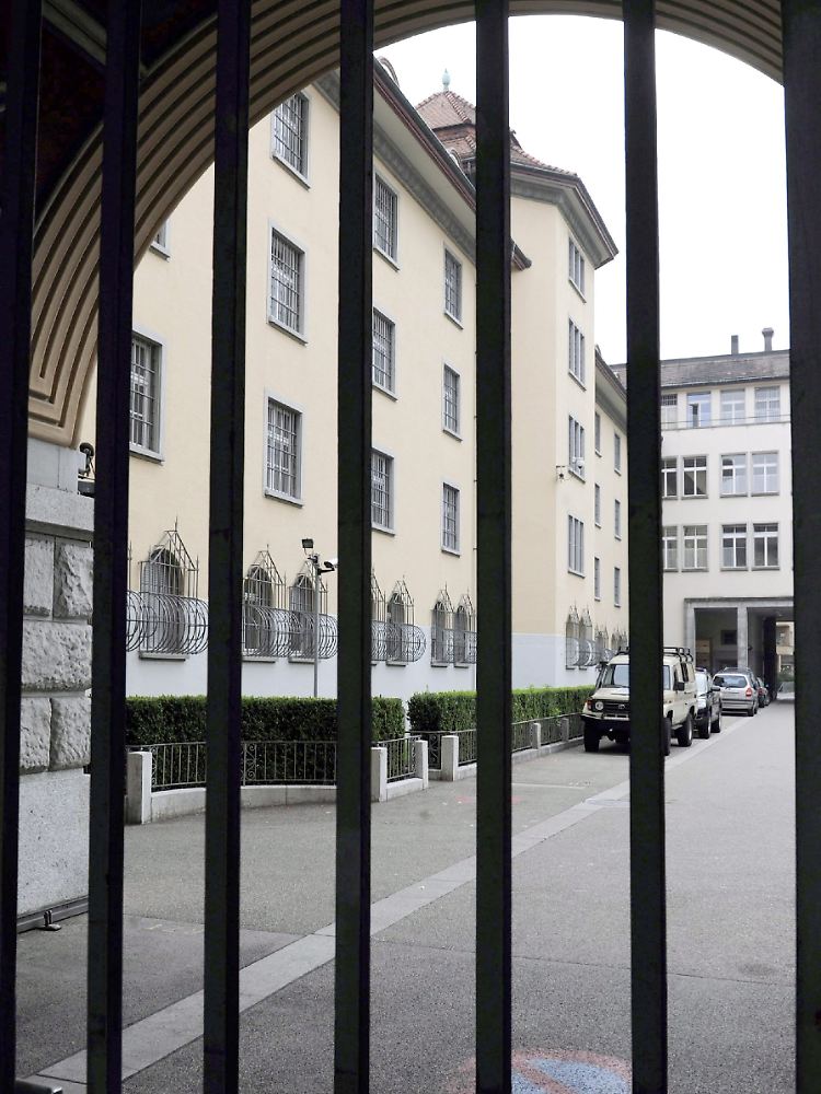 Polanski sitzt im Bezirksgefängnis in Zürich in Auslieferungshaft.