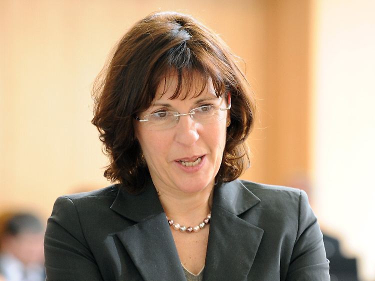Ypislanti hat mit ihrem Schlingerkurs auch in ihrer Partei starke Proteste hervorgerufen.