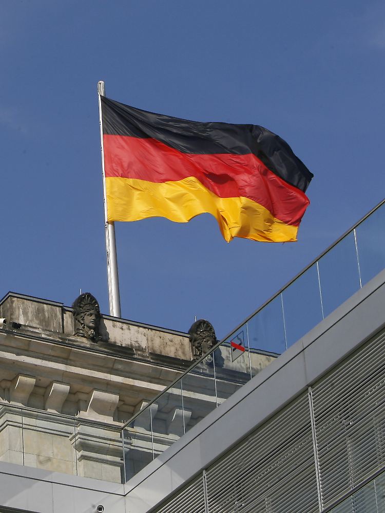 deutschlandflagge_reichstag.jpg