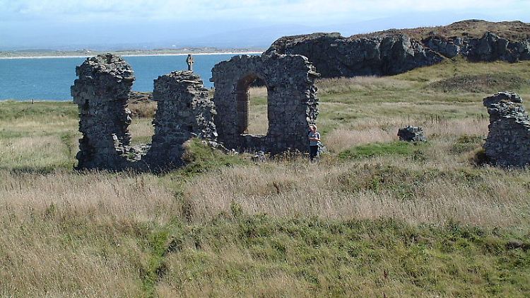 Ruine der St. Dwynwen's Church auf Llanddwyn.