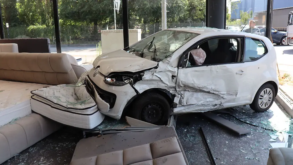 Das-Auto-wurde-abgeschleppt-genauso-wie-ein-zweiter-beteiligter-Wagen