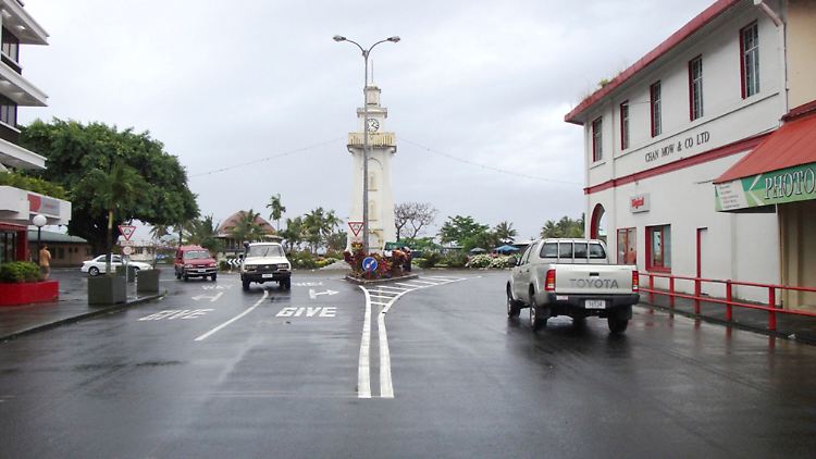 Aufnahme aus der Hauptstadt Samoas, Apia, vom September 2009, bevor auf der Insel der Linksverkehr eingeführt wurde.