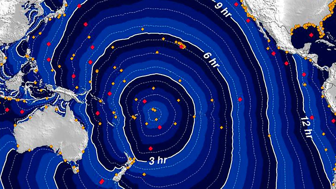 Die Karte der US-Wetterbehörde zeigt den Verlauf der Flutwelle, die nach über sechs Stunden auch die australische Küste erreichen wird.