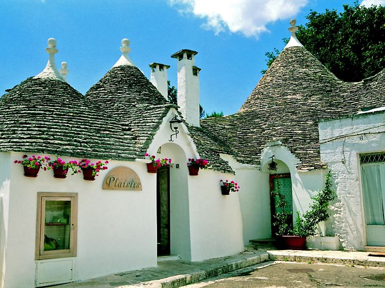 Seit 1996 ein Teil des Weltkulturerbes: Viele Häuser in Alberobello in Apulien werden von Kegeldächern gekrönt.