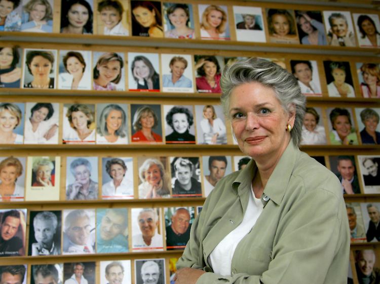 Agenturchefin Christa Hoehs von "Seniormodels" hat rund 1000 ältere Männer und Frauen in ihrer Kartei, die für Werbespots oder Zeitungsanzeigen gebucht werden können. Immer mehr Senioren arbeiten als Statisten und Models.