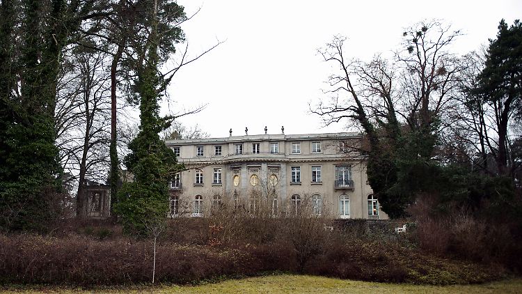 Das Haus der Wannsee-Konferenz in Berlin: Am 20.01.1942 trafen sich hier hohe NS-Funktionäre und besprachen die Abwicklung des von den Nationalsozialisten geplanten Holocaust, der im Konferenz-Protokoll so bezeichneten "Endlösung der Judenfrage".