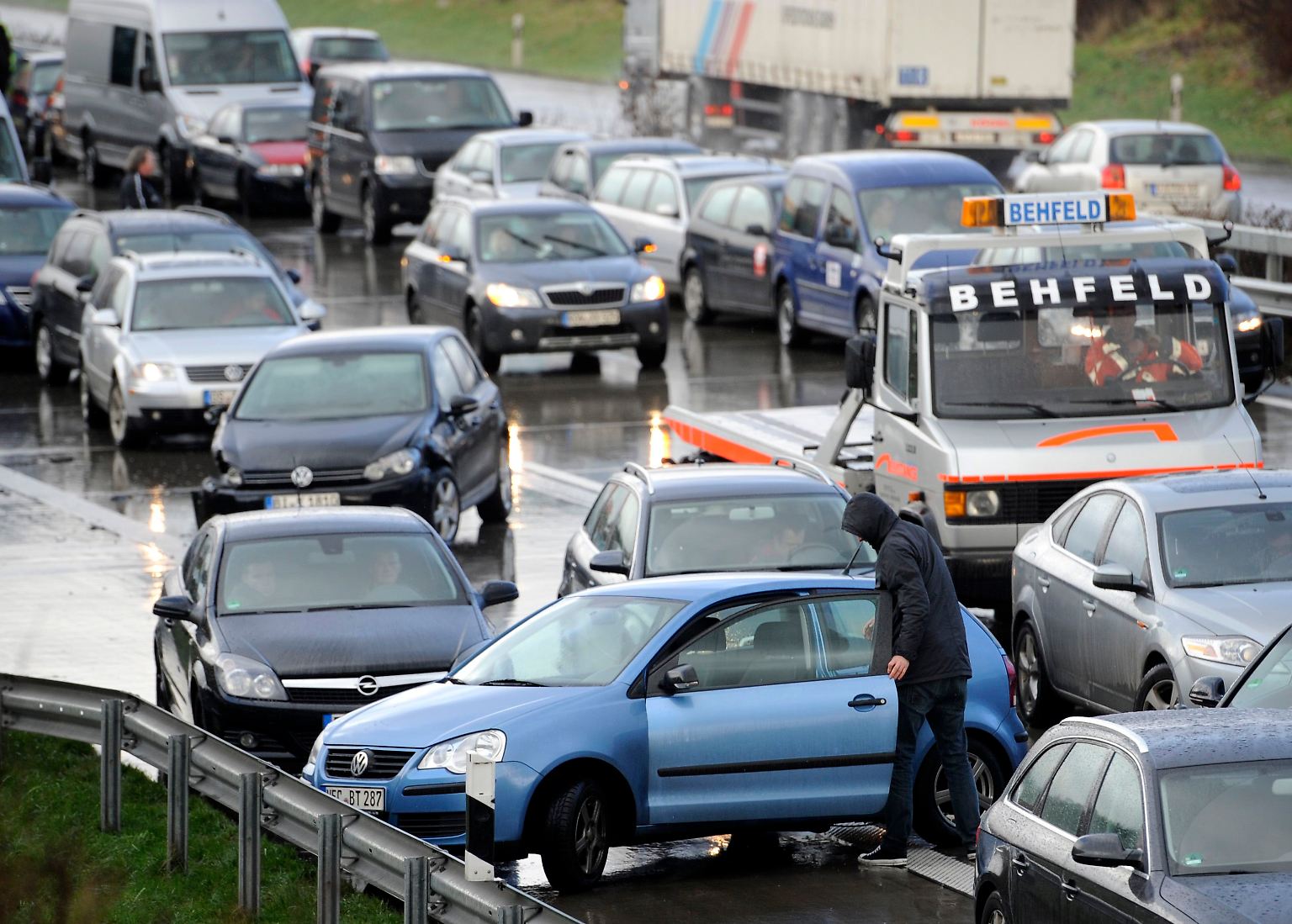 Auf der A1 bei Cloppenburg ereignet sich ein schwerer Massenunfall.