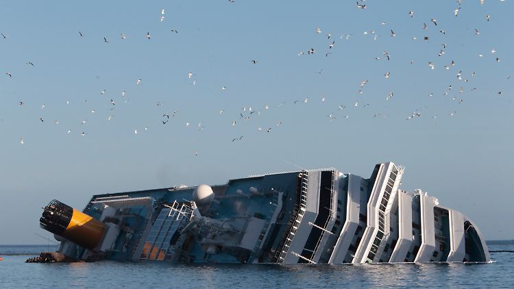 Die "Costa Concordia" könnte abrutschen.