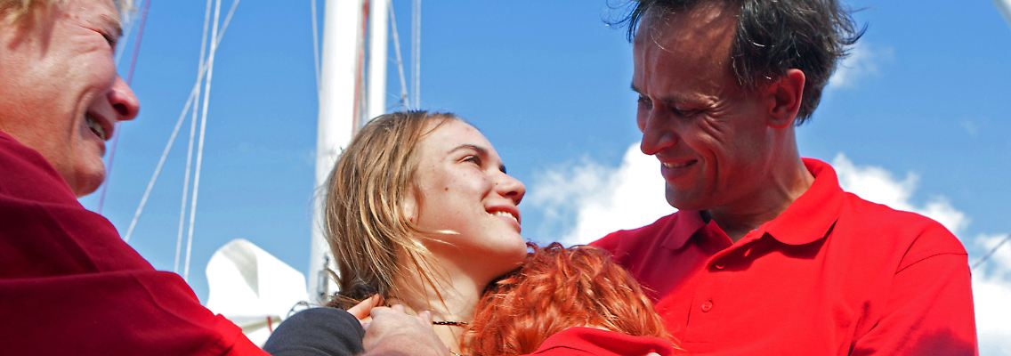Geschafft: Dekker wird von ihrer Familie begrüßt.