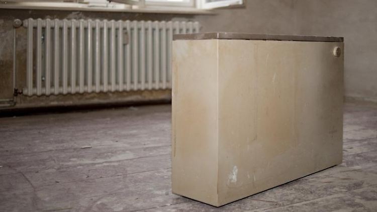 Nachtspeicherheizungen sind Geräte, die nachts, wenn der Strom billig ist, Wärme produzieren, diese speichern und tagsüber, wenn der Strom teurer ist, wieder abgeben. (Foto: Franziska Koark)