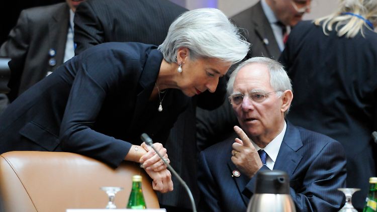 Lagarde und Schäuble im Zwiegespräch: Dereit reden sie eher aneinander vorbei. (Archivbild)