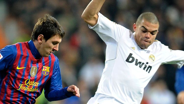 Alles keine Absicht? Pepe, Real Madrid, hier im fairen Zweikampf mit Lionel messi, links.
