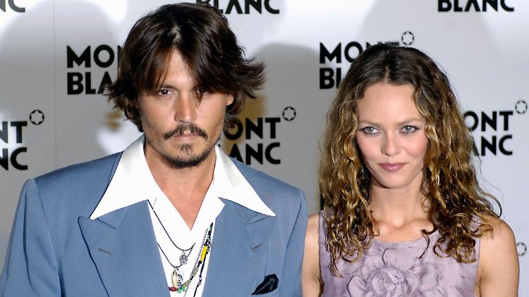Fröhlich sieht Johnny Depp zwar nicht gerade aus, aber zwischen beiden ist alles in Ordnung, versichert Vanessa Paradis.