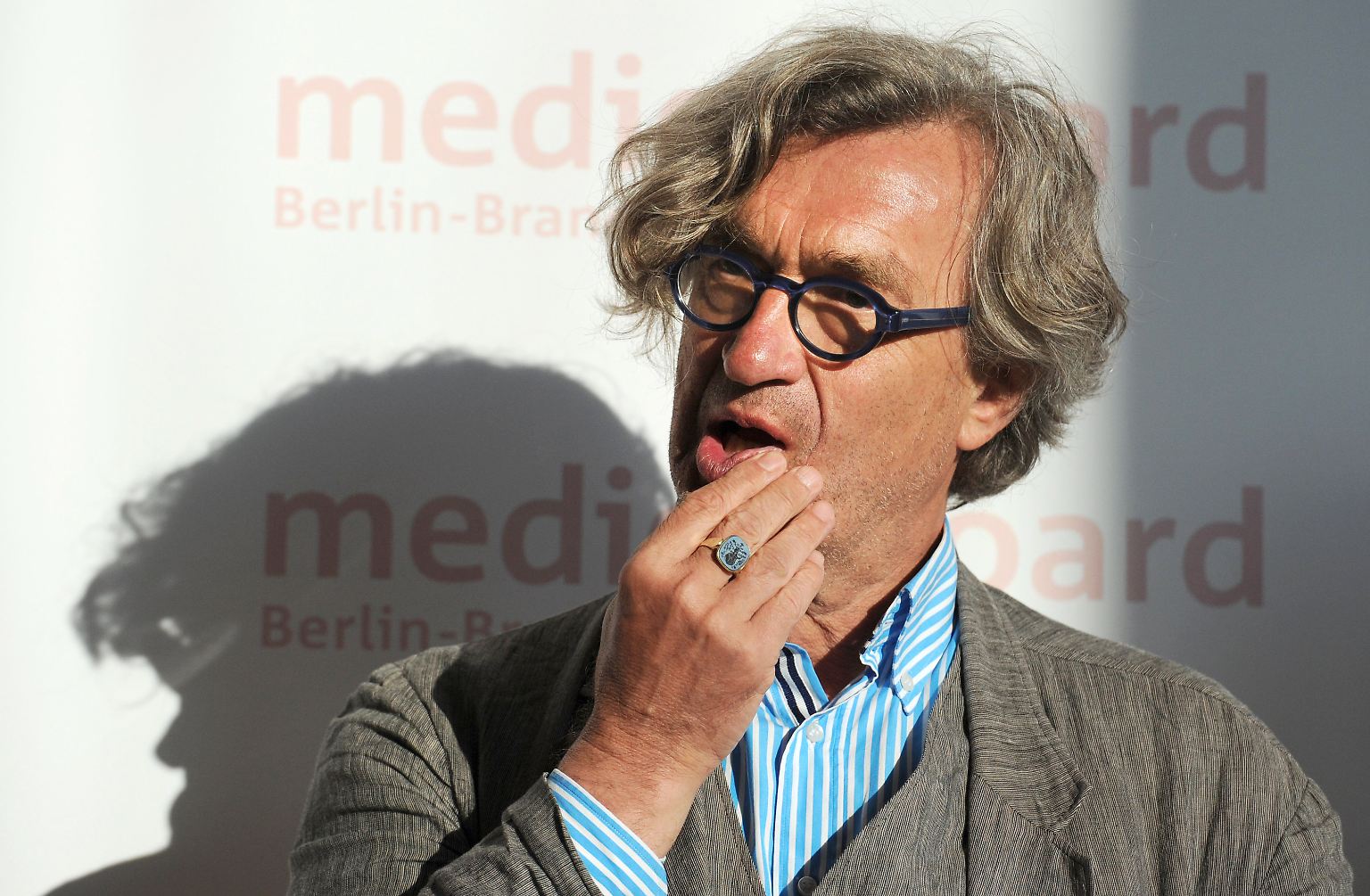 Trommelwirbel!!!! WIR sind dabei! Wim Wenders ist mit seiner "Pina" für den besten Doku-Oscar nominiert. Und das Beste daran: Er bekam die Nachricht bequem zum Nachmittagskaffee! 