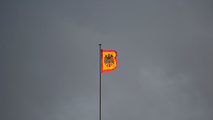 Wer unter dieser Fahne wohnt, ist am Ende seiner politischen Karriere angekommen.