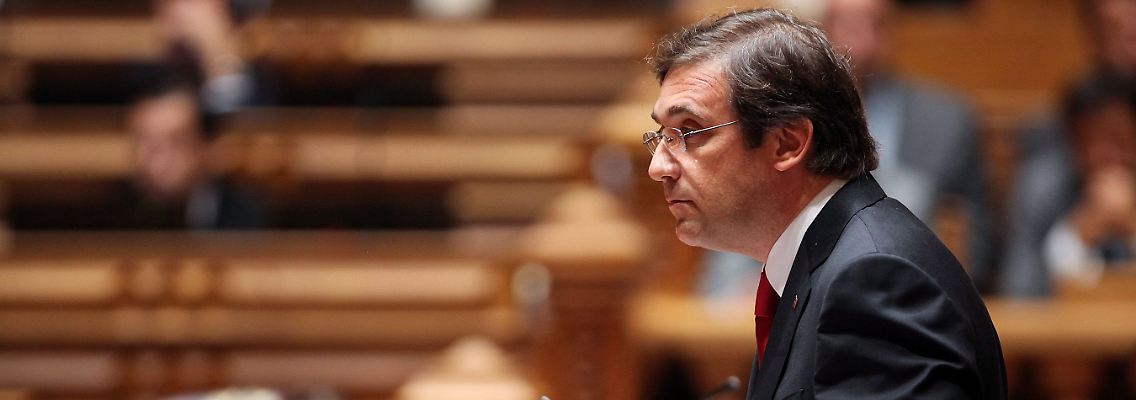 Pedro Passos Coelho in der Sparfalle? Politiker und Wirtschaftsexperten warnen, Portugal könnte sich kaputtsparen.