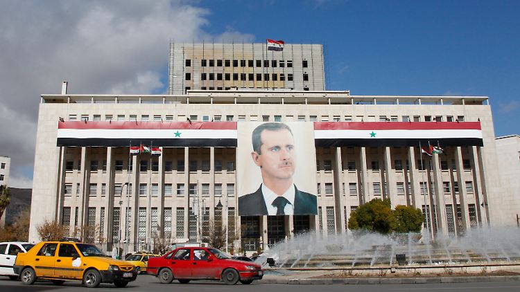 Personenkult in Damaskus: Ein Porträt Assads ist an der Fassade der Zentralbank zu sehen.