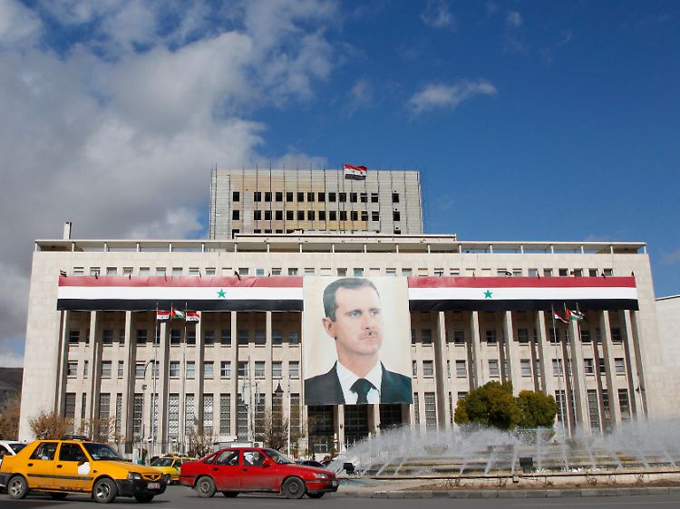 Personenkult in Damaskus: Ein Porträt Assads ist an der Fassade der Zentralbank zu sehen.