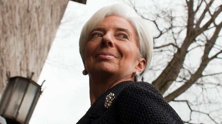 2012-01-23T124604Z_01_TPE12_RTRMDNP_3_IMF-ESM-LAGARDE.JPG8177768349702812941.jpg