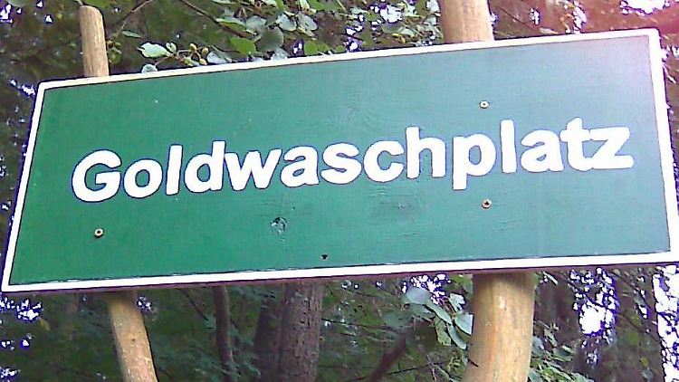 In den letzten Jahren sind viele Goldwäscher an die Schwarza und an deren kleine Nebenbäche gekommen.