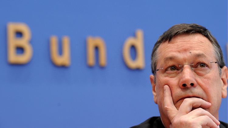 Der Wehrbeauftragte des Bundestages, Hellmut Koenigshaus (FDP) stellt große Defizite fest.