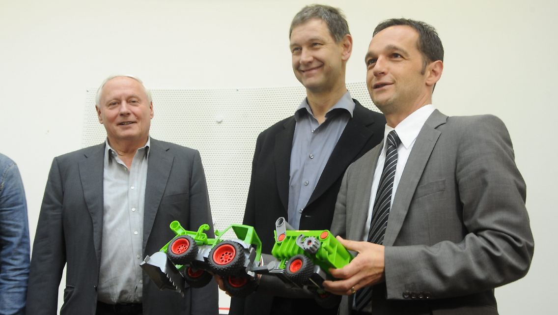 Der Vorsitzende der Partei Die Linke, Oskar Lafontaine (l.), der saarländische Landesvorsitzende von Bündnis 90/Die Grünen, Hubert Ulrich, und der Landesvorsitzende der SPD, Heiko Maas (r.).