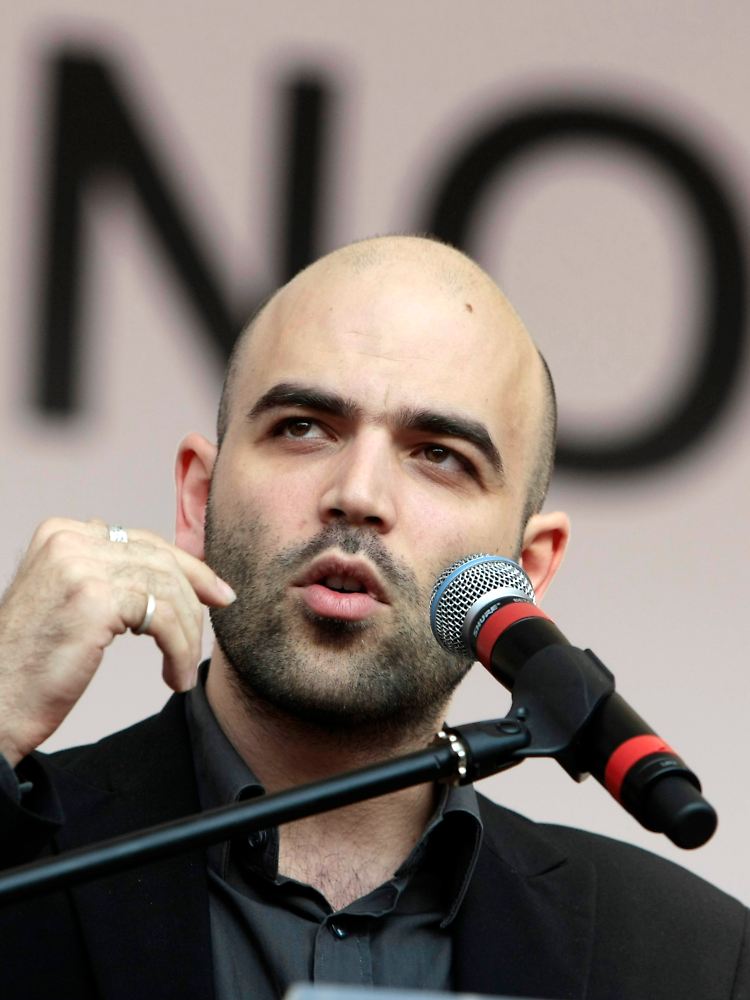 Auch der Autor Saviano war bei der Demonstration.