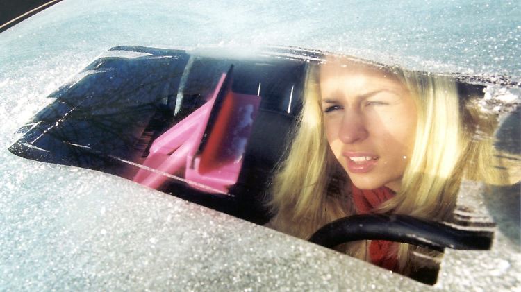 Die Autoscheiben müssen auch im Winter komplett frei sein.