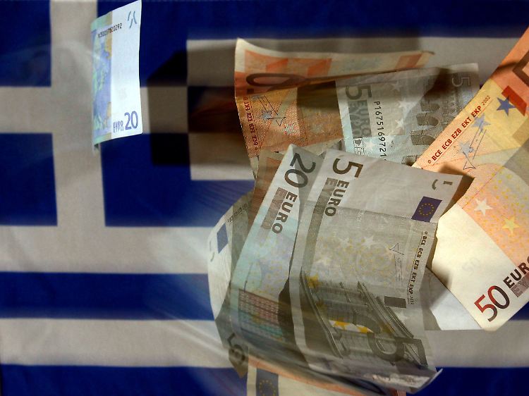 Ob sie das Angebot zum Umtausch griechischer Staatsanleihen annehmen oder nicht, sollten Privatanleger gut prüfen.