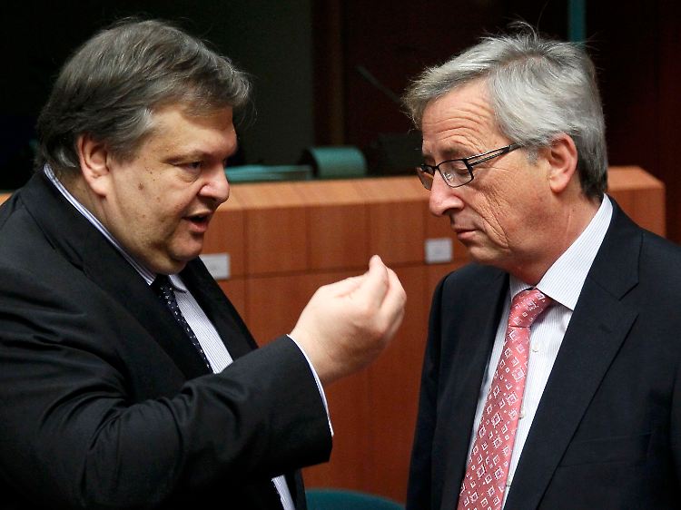 Europa muss jemanden finden, der "dieses Amt" übernehmen kann oder will: Jean-Claude Juncker (r.), hier im Gespräch mit Evangelos Venizelos, seines Zeichens griechischer Finanzminister.